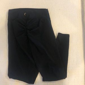 Zyia Actice scrunch bottom leggings